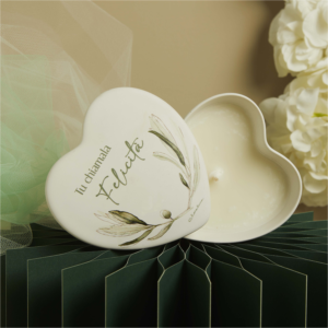 Scatola cuore con candela